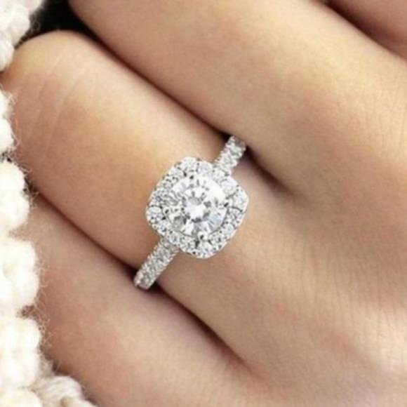 DIAMOND 925 STERLING SILVER ENGAGEMENT RING, CUTE RING, SHINY RING. - Picture 2 of 3